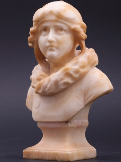 For sale: BARONNE ÉLISA LEONTINE RAYMONDE DE LA ROCHE PREMIÈRE FEMME PILOTE