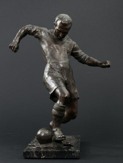 For sale: FOOTBALLEUR LE DRIBBLE SQUADRA AZZURRA  ITALIANA COUPE DU MONDE FIFA 1934