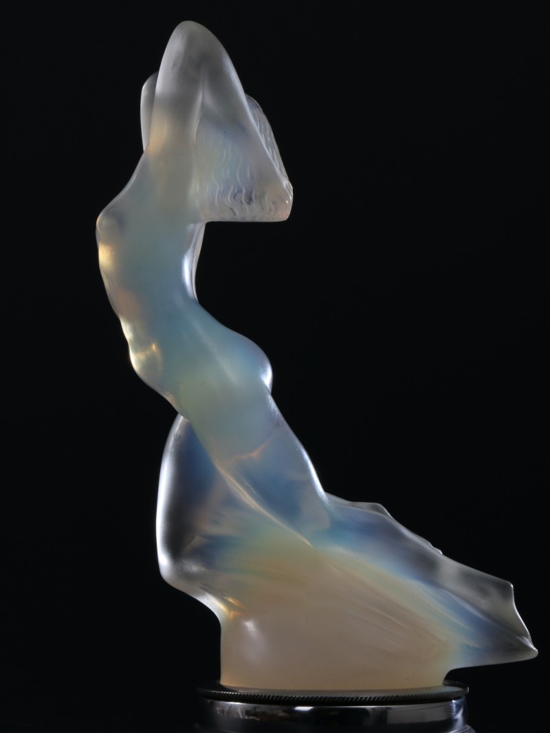For sale: LALIQUE MASCOTTE VITESSE OPALESCENTE