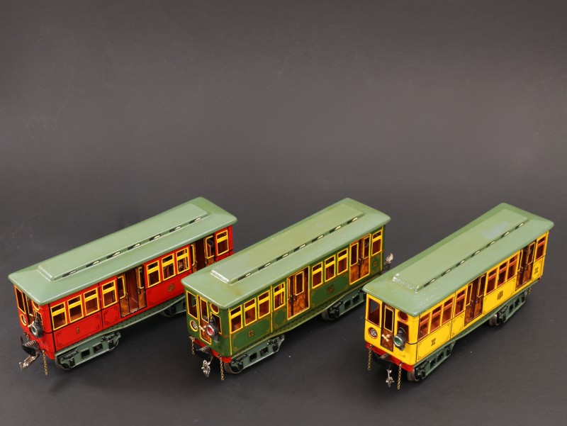 For sale: MÉTRO PARISIEN  RAME DE TROIS WAGONS 1ème 2ème et 3ème CLASSES