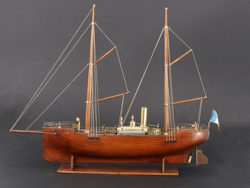For sale: KETCH AURIQUE JOUET SCIENTIFIQUE DE TYPE  RADIGUET- BASSET LOWKE A VOILE ET A VA