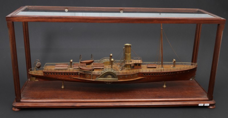 For sale: MAQUETTE DE STEAMER VAPEUR  DE PLAISANCE  A ROUE A AUBES ANGLAIS