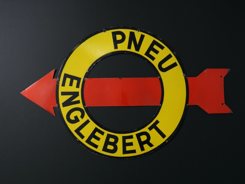 For sale: PNEU ENGLEBERT ENSEIGNE DIRECTIONNEL PLAQUES EMAILLEE
