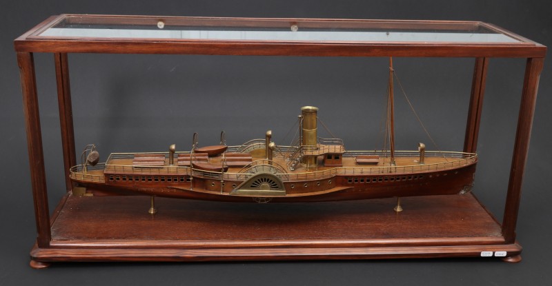 For sale: MAQUETTE DE STEAMER VAPEUR  DE PLAISANCE  A ROUE A AUBES ANGLAIS