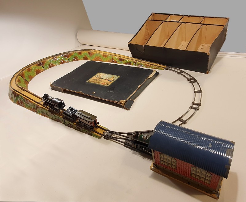 For sale: TRAIN CIRCUIT TYPE CREMAILLERE  JOUET RARE COFFRET D'ORIGINE