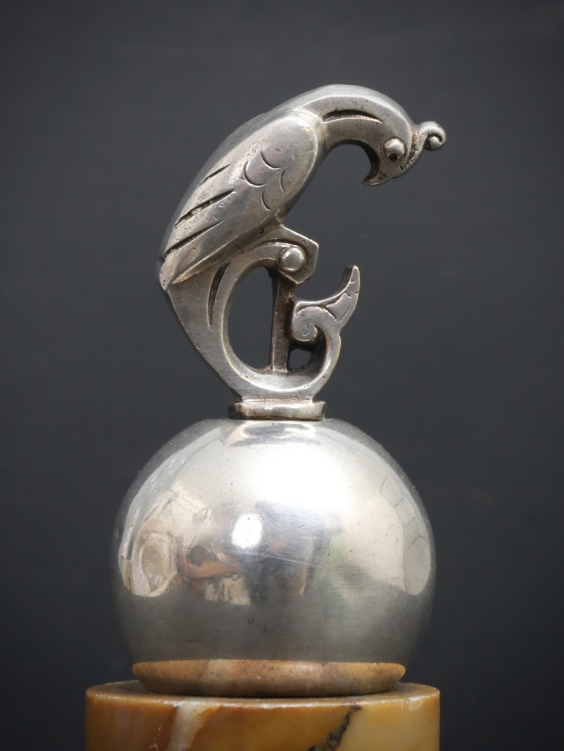 For sale: MASCOTTE ARGENT BIZETTE PERROQUET ART DECO A LA BOULE