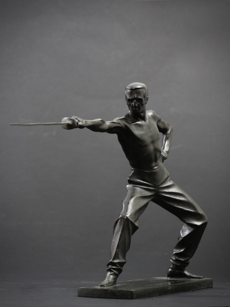 For sale: LE SABREUR - BRONZE AVEC PATINE BRUNE
