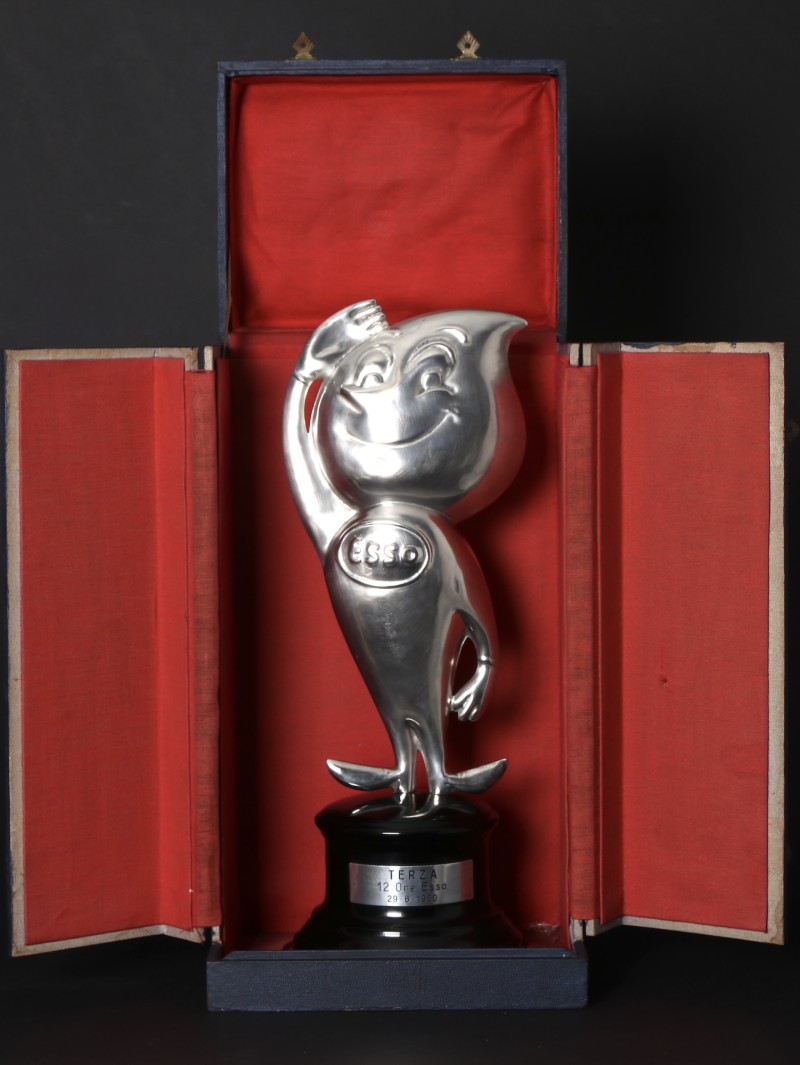 For sale: ESSO GOUTTE HUILLE ARGENT GRAND TROPHEE EN ARGENT  VESPA  AVEC SON COFFRET 1