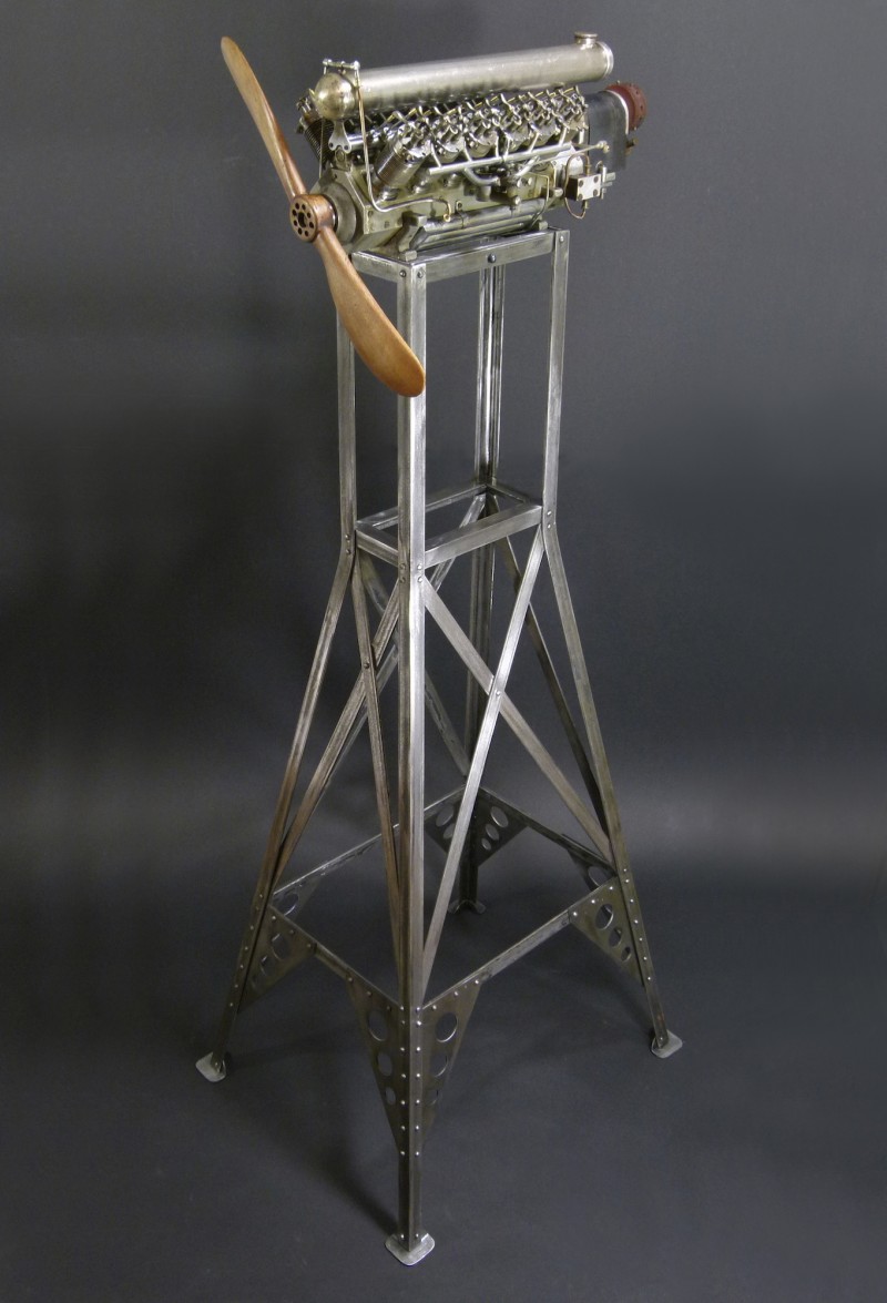 For sale: MODELE REDUIT ETUDE MOTEUR D AVION V-12 OPERATIONNEL
