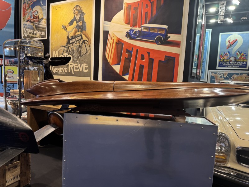 For sale: Maquette d’étude en bois du Rafale V  Hydroplane de record Hispano-Suiza V12 — 1934  Étude de soufflerie pour le canot