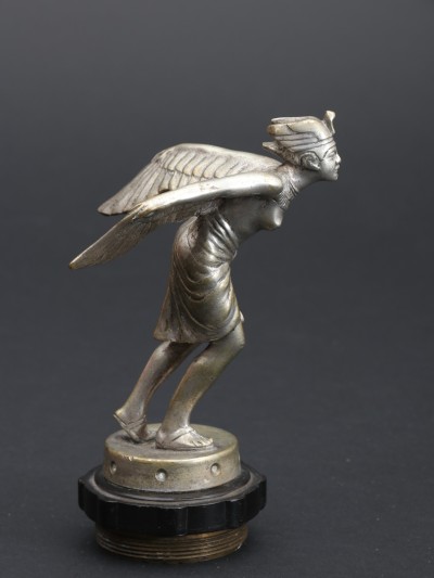 For sale: ISIS AILÉE MASCOTTE BRONZE ARGENTÉ