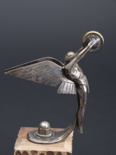For sale: LE TRIOMPHE   MASCOTTE BRONZE ARGENTÉ