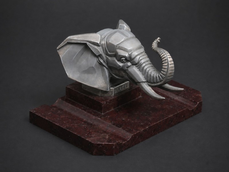 For sale: NÉCESSAIRE DE BUREAU ART DÉCO — TÊTE D’ÉLÉPHANT LATIL SUR SOCLE DE MARBRE